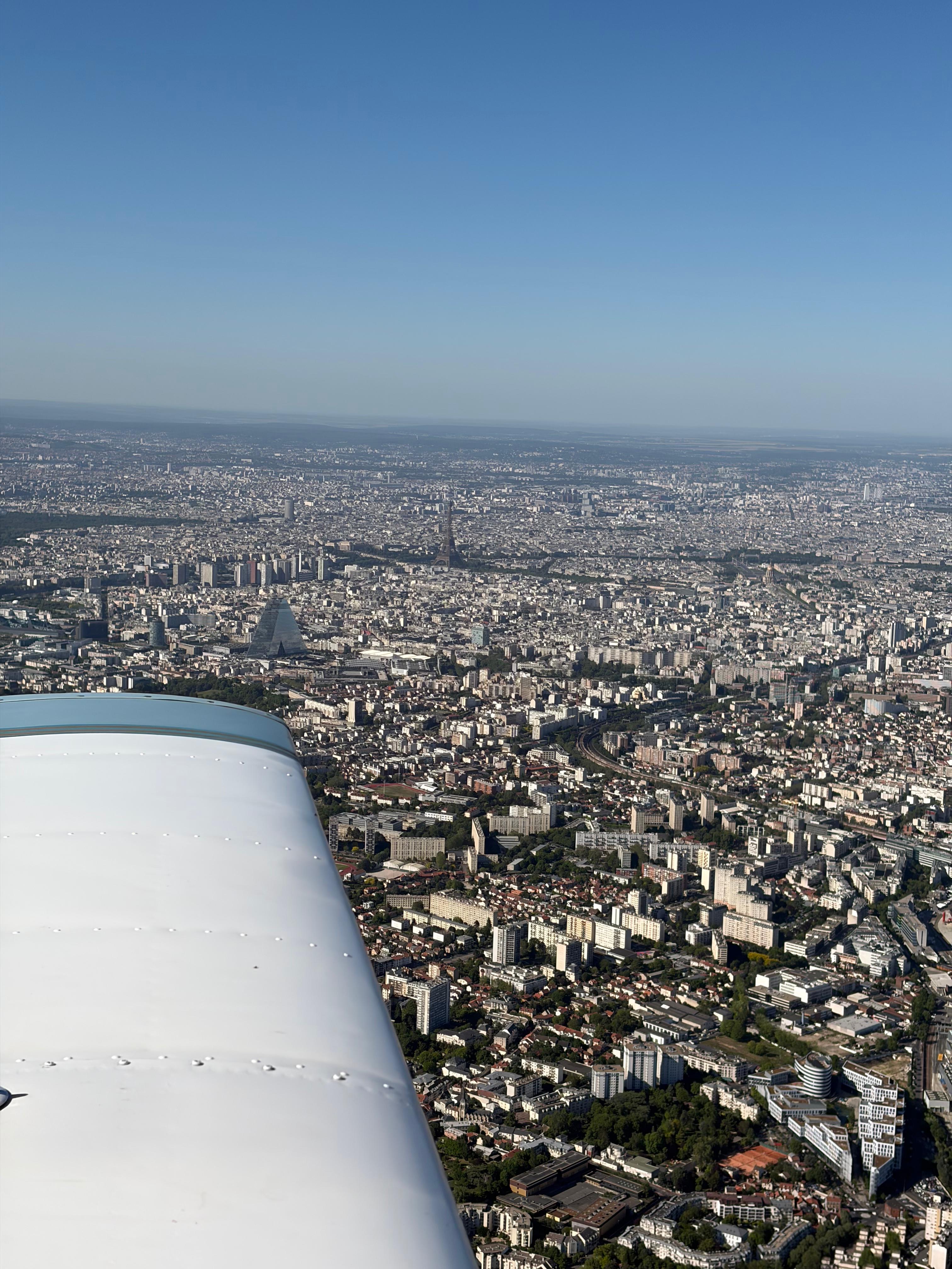 Paris vu du PA28 Arrow lors du vertical Orly